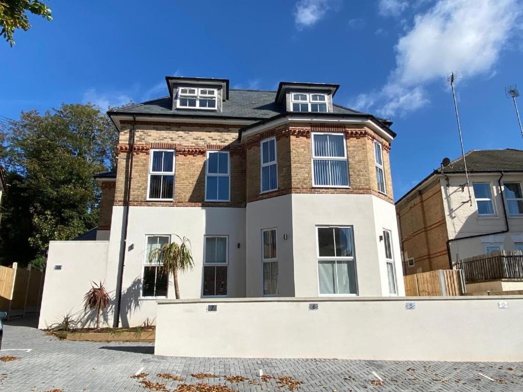 Bright, Vibrant New 1 Bedroom Town Centre Parking Bournemouth Exterior photo